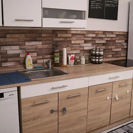 Madarles Vendeghaz *